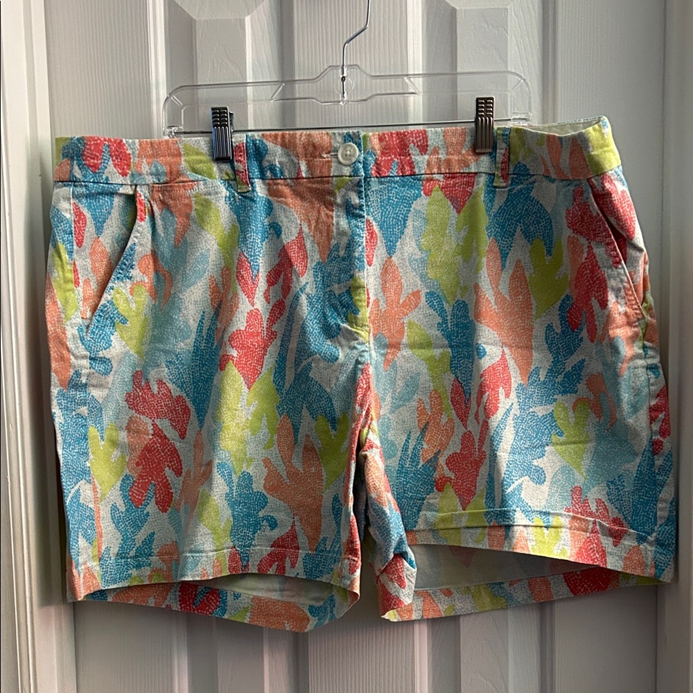 Crown & Ivy 22W Colorful Coral Shorts